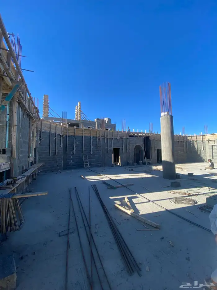 يوجد لدينا مقاولات عامه وتشطيب وديكورات ودرب زان 36