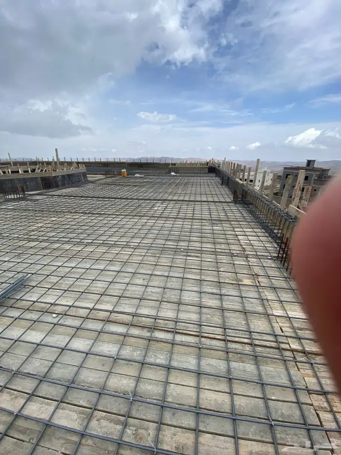 يوجد لدينا مقاولات عامه وتشطيب وديكورات ودرب زان 16