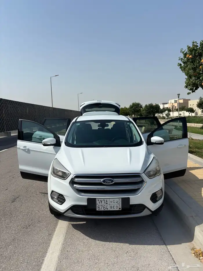 للبيع فورد اسكيب موديل 2019 نظيف وجاهز 5