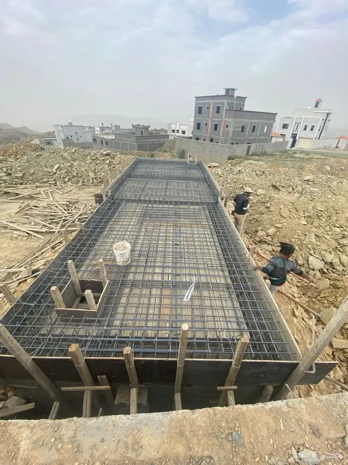 يوجد لدينا مقاولات عامه وتشطيب وديكورات ودرب زان 61