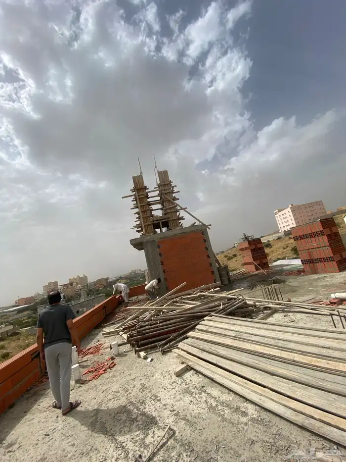 يوجد لدينا مقاولات عامه وتشطيب وديكورات ودرب زان 3