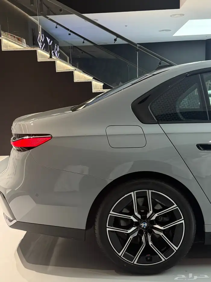 BMW 735 2025 جديد 5