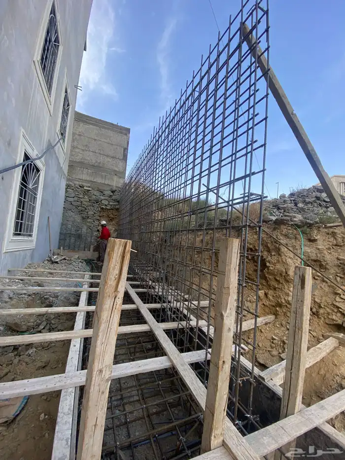 يوجد لدينا مقاولات عامه وتشطيب وديكورات ودرب زان 6