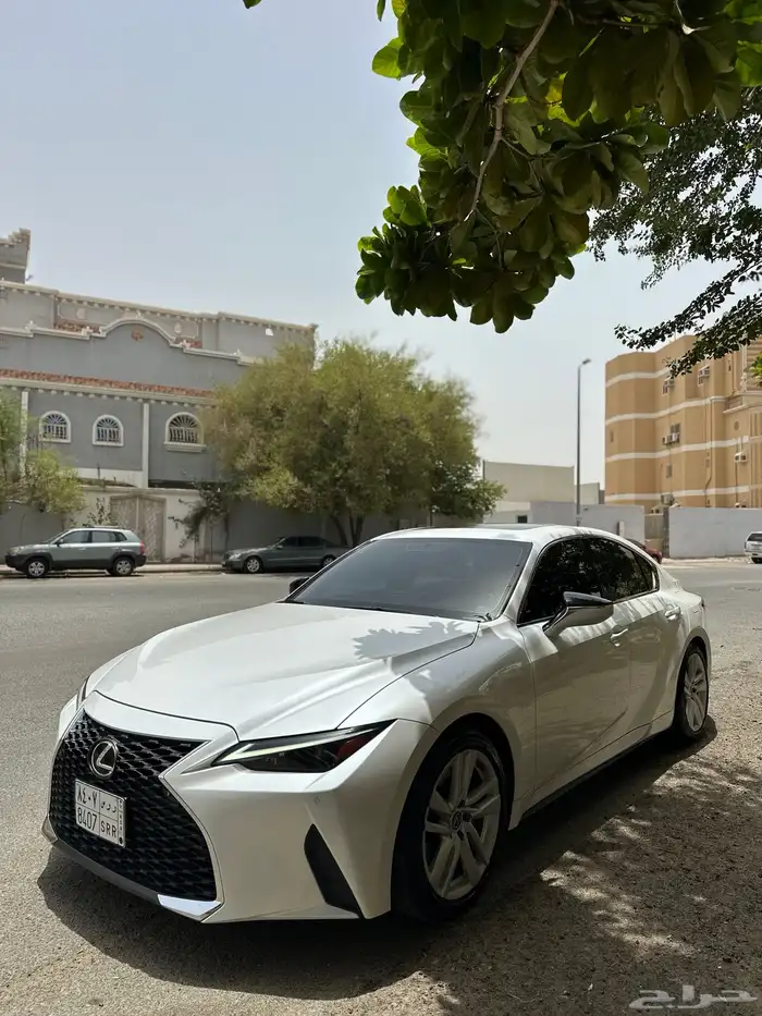 لكزس iS300 سعودي 2023 بحالة الوكاله 2