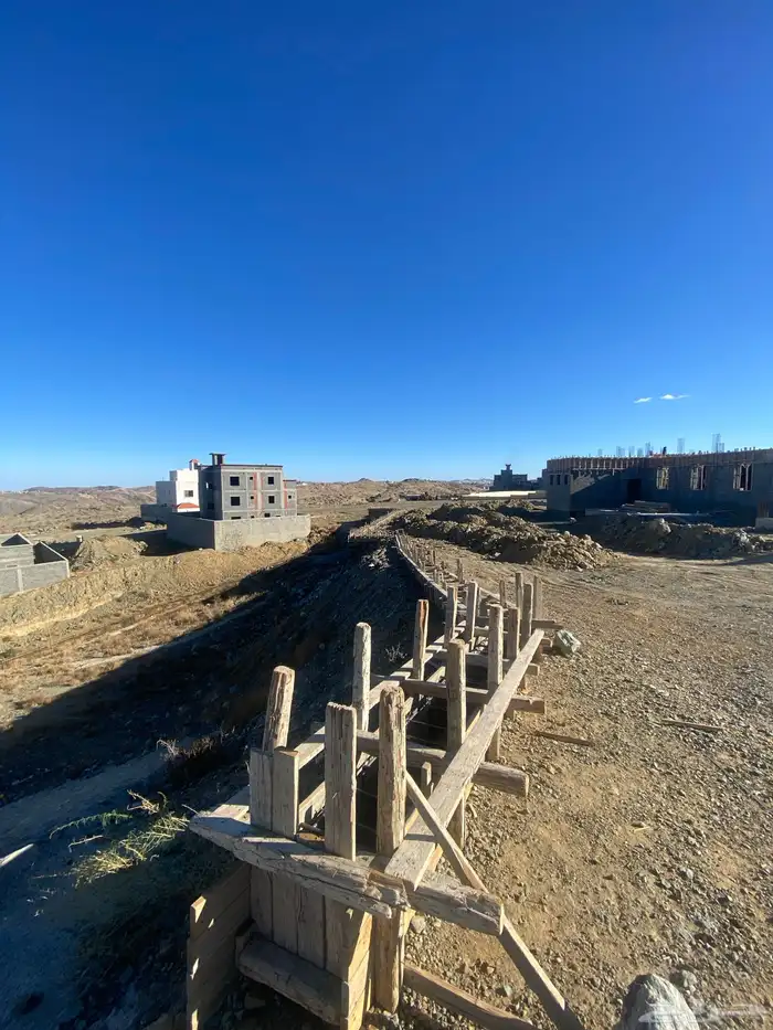 يوجد لدينا مقاولات عامه وتشطيب وديكورات ودرب زان 34