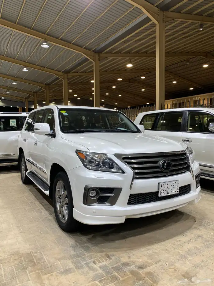 للبيع لكزس LX570DD فل كامل 2015 عبداللطيف عداد قليل 89 الف 7