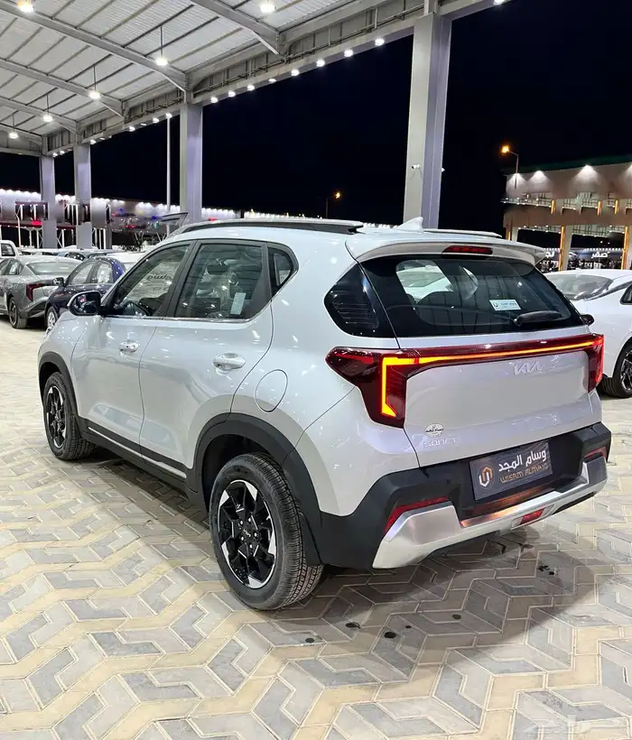 كيا سونيت 1.5 gls بصمه جلد 2024 فضي الاهليه الشكل الجديد 5