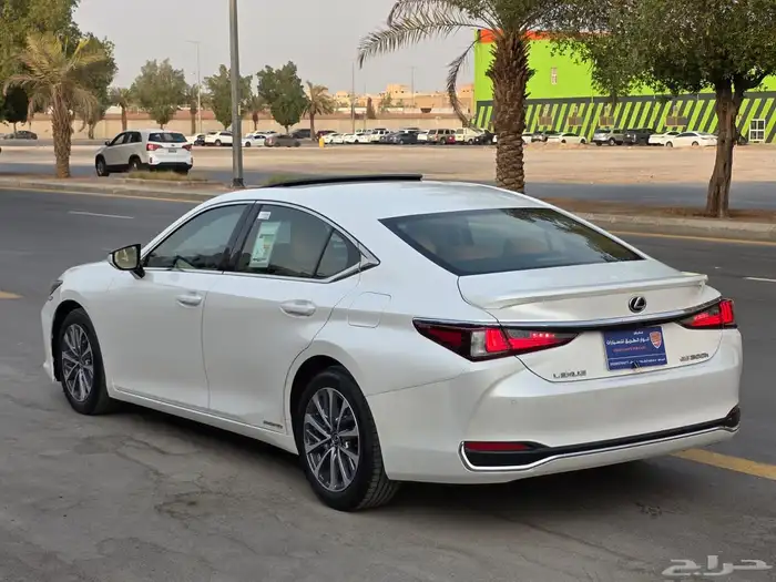 لكزس ES300h2022 7
