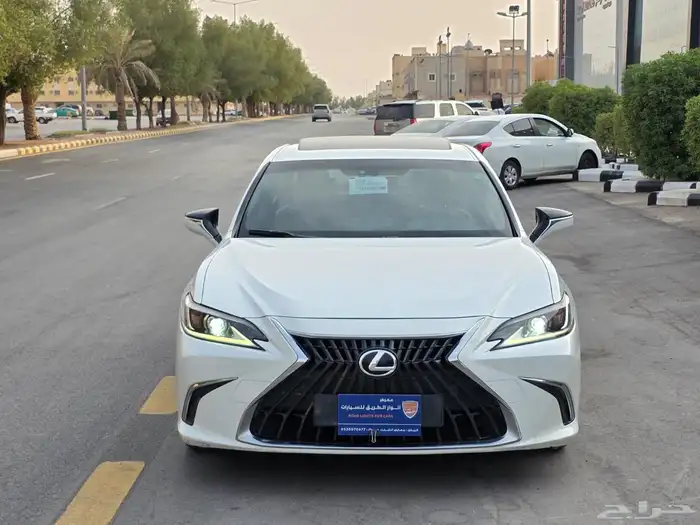 لكزس ES300h2022 1