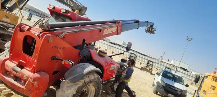 للإيجار معدات بجيمع انواعها مان لفت وغيرها من معدات الرفع 15