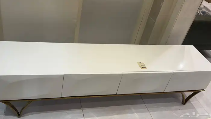 طاولة تلفزيون 3