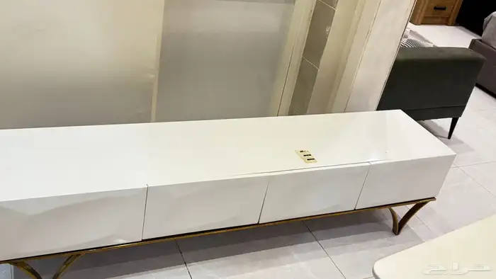 طاولة تلفزيون 4