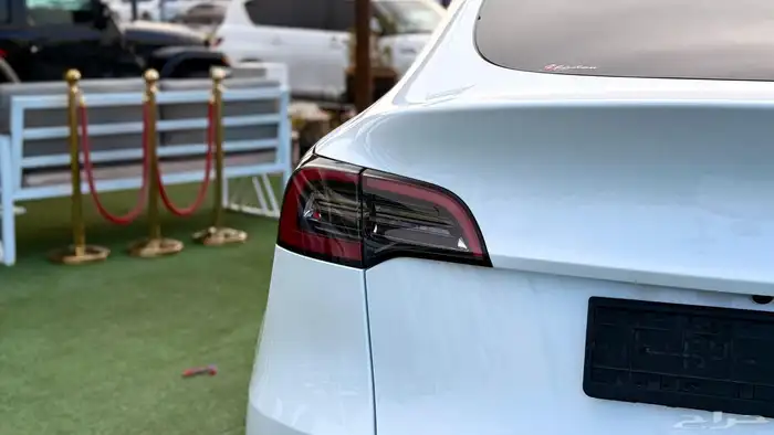 Tesla Model Y long range Auto pilot - 2023 - under warranty 14