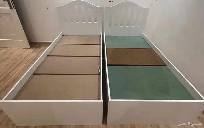 كنب L وسريرين ومراتبهم وطاوله تلفزيون وابجورتين 0