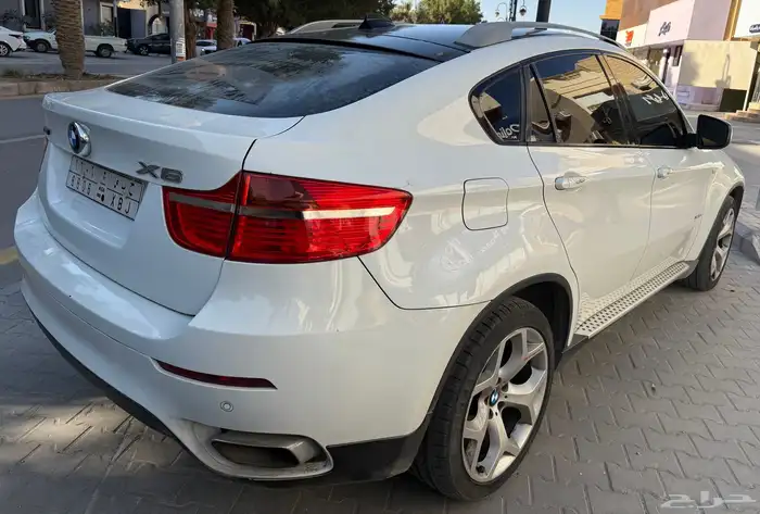 للبيع سيارة BMW X6 2010 18