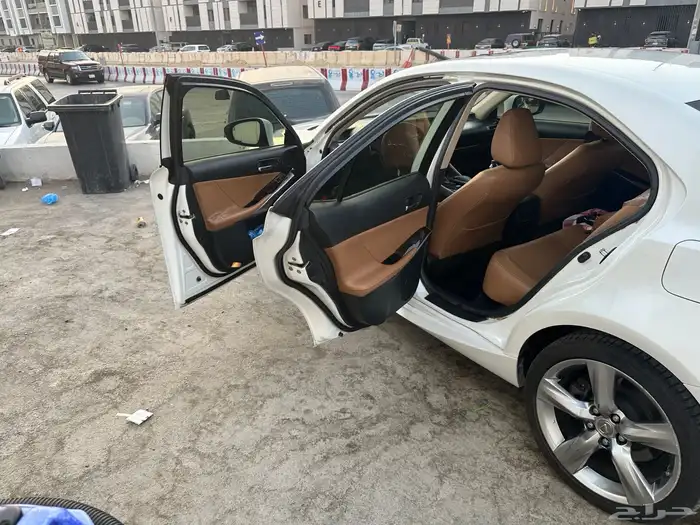 للبيع لكزس IS350 موديل 2014 فل كامل 4