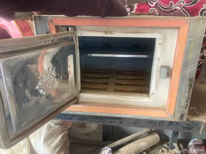 للبيع ثلاجة التاج نضيفة وعلى الشرط 1