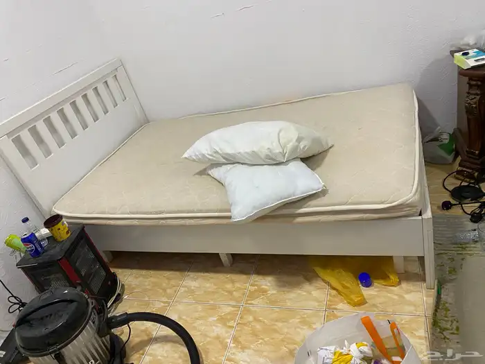 مكيف و سرير و طاولة بلازما 0