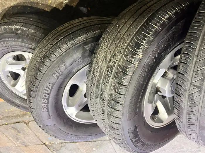 جنوط رفرف شاص مع كفرات صيني بوتو مقاس 265 70 16 6