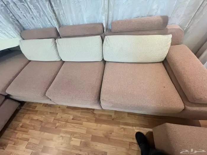 كنب L وسريرين ومراتبهم وطاوله تلفزيون وابجورتين 5