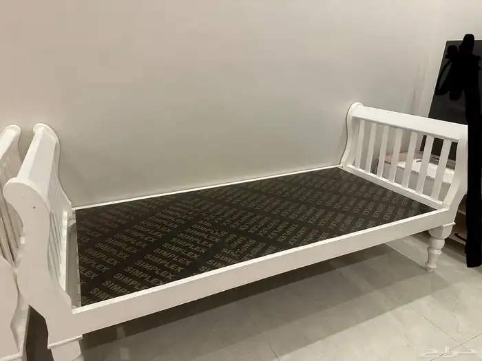 سرير خشب فخم 0