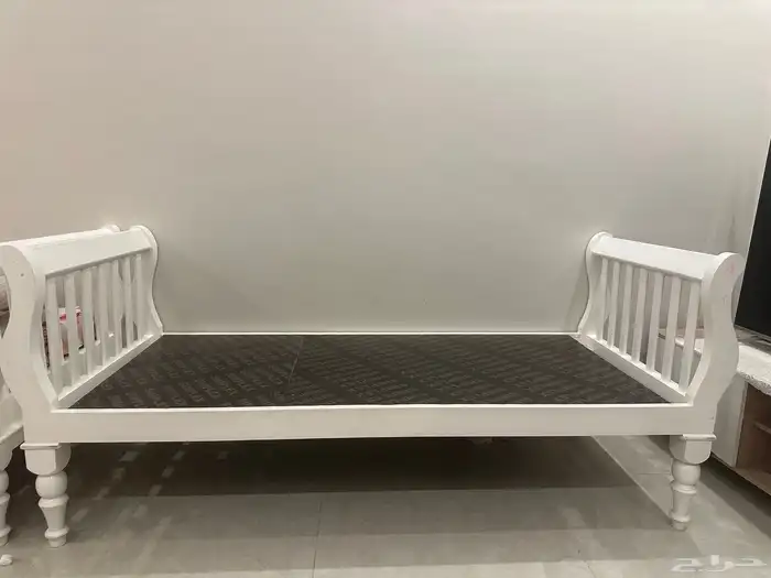 سرير خشب فخم 1