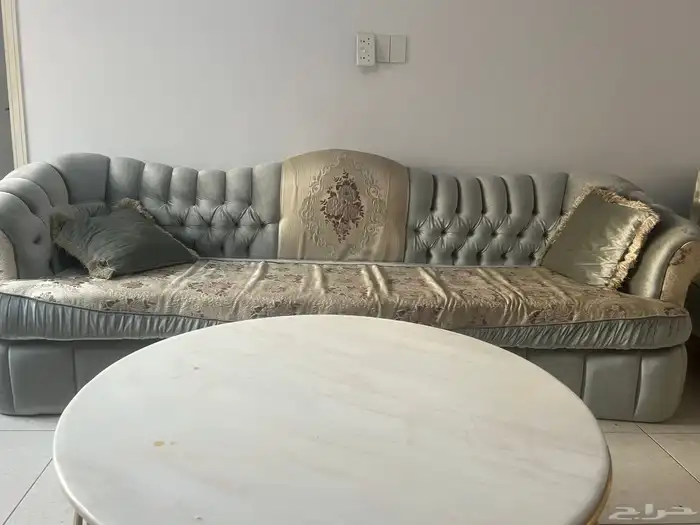 دولاب 4 ابواب مع طقم كنب و طاولة 2