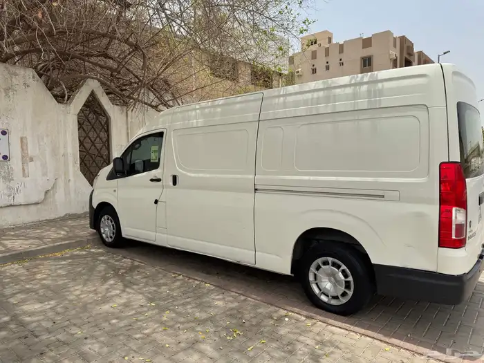 باص تويوتا بضاعة ديزل آتوماتيك ممشى 220 000 4