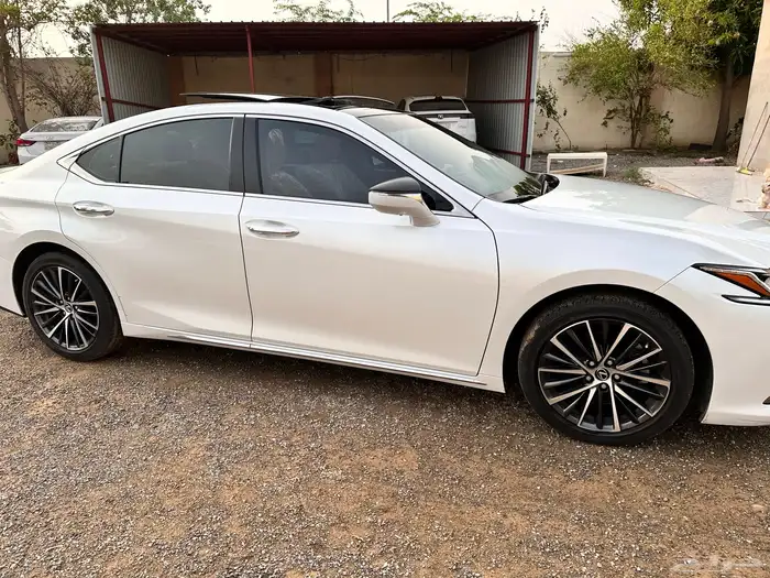 لكزس ES350 CC موديل 2024 بحالة الجديد 4