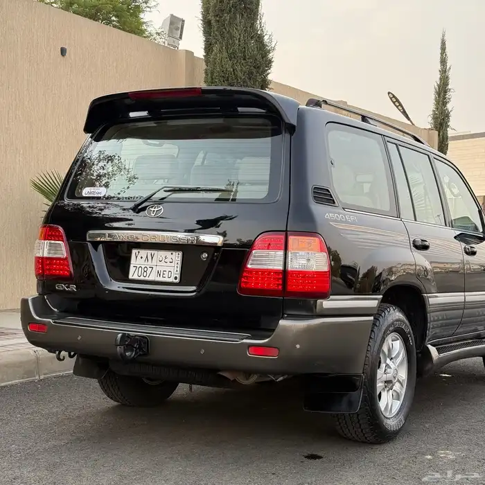 لاندكروزر GXR فل كامل قير عادي - 2005 5