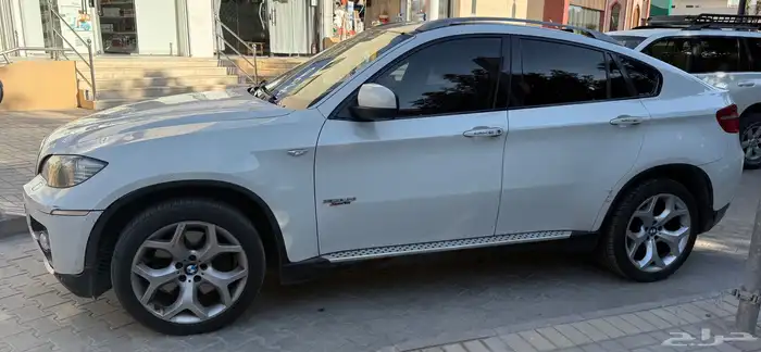 للبيع سيارة BMW X6 2010 2