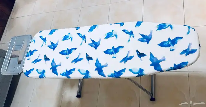 طاولة تلفزيون و طاولة مكواة ملابس و علاق ملابس 1