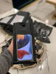 تفتيش جوالات مع الجرابات 4