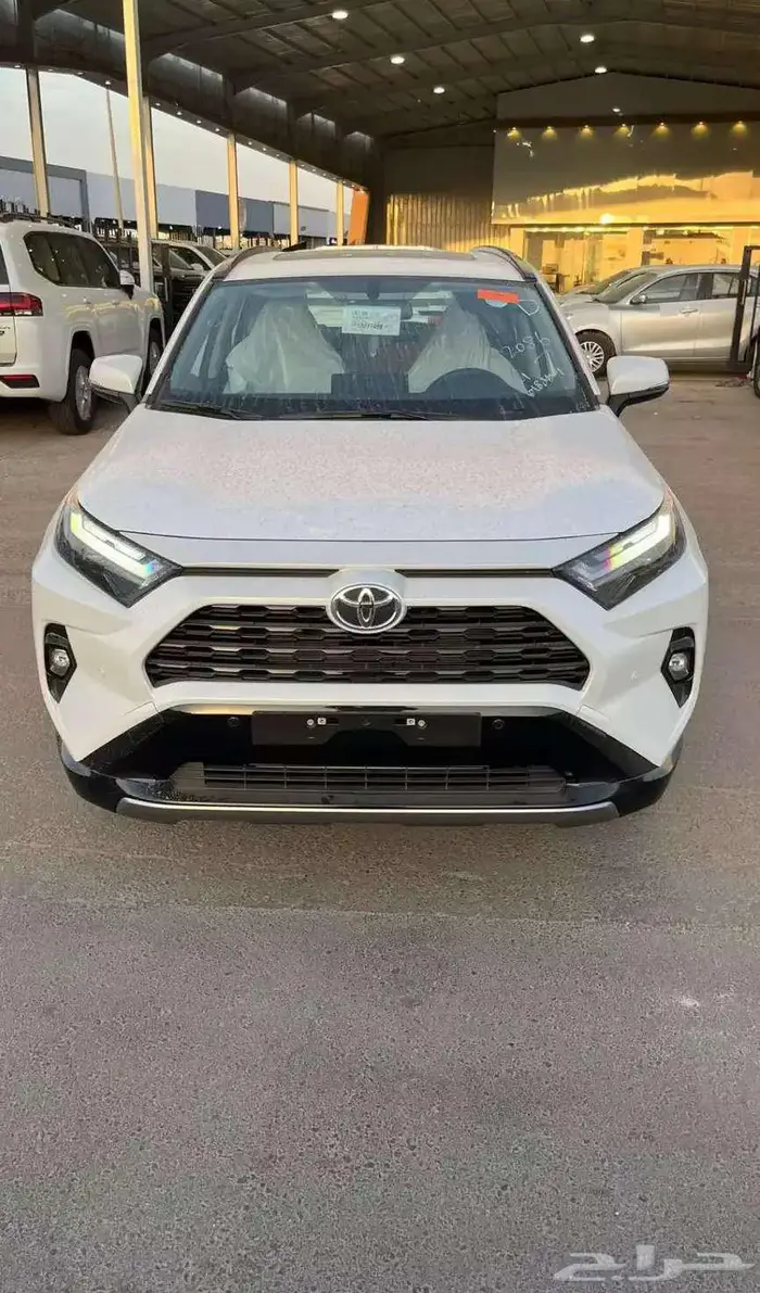 راف فور XLE بنزين 2025 1