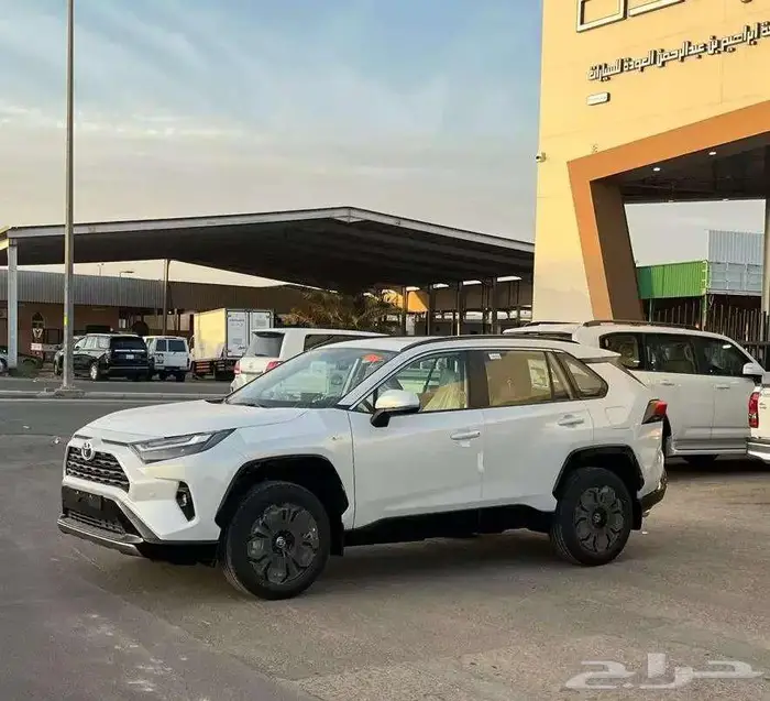 راف فور XLE بنزين 2025 3