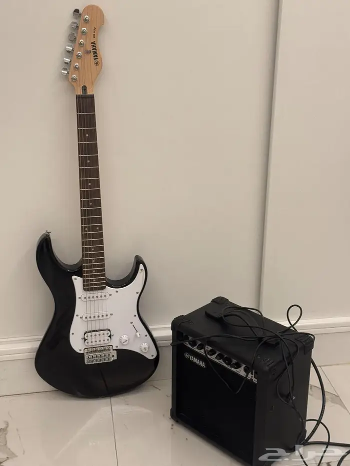جيتار الكتريك ياماها أسود وابيض 0