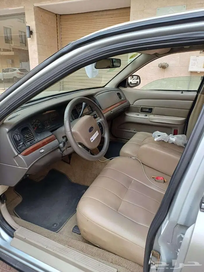 (عرض حصري أو أعلى سوم) فورد كراون فيكتوريا - أمريكي 1