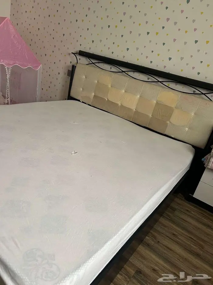 فرصه مجموعه اثااث للبيع غرف نوم كامله كنب نظيف.. وصندقه 12