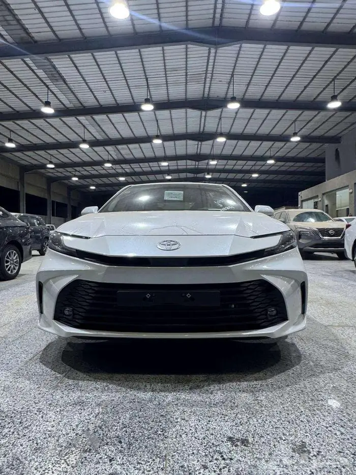 تويوتا كامرى استندر E هايبرد 2500 cc موديل 2025 1
