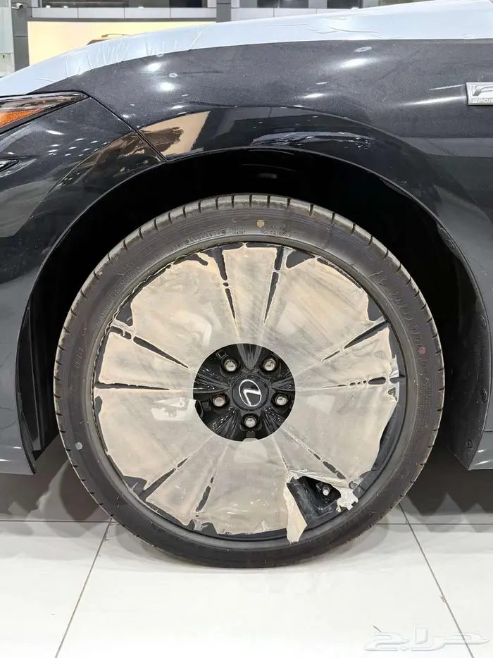 لكزس ES 350 FF فل كامل سعودي 2025 اسود داخل احمر 24