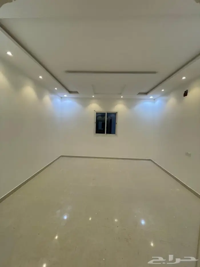 للإيجار دور أرضي شبه جديد 1