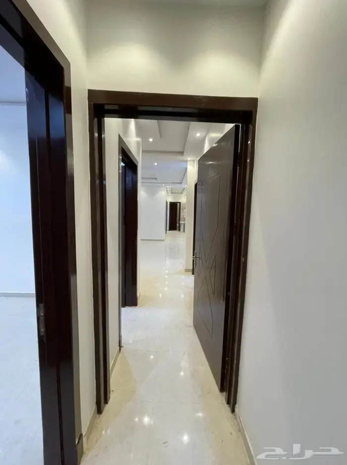للإيجار دور أرضي شبه جديد 5