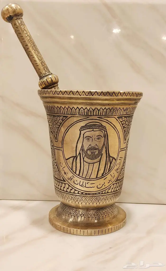 نجر منقوش يجمل عليه صوره الشيخ زايد رحمه الله 0