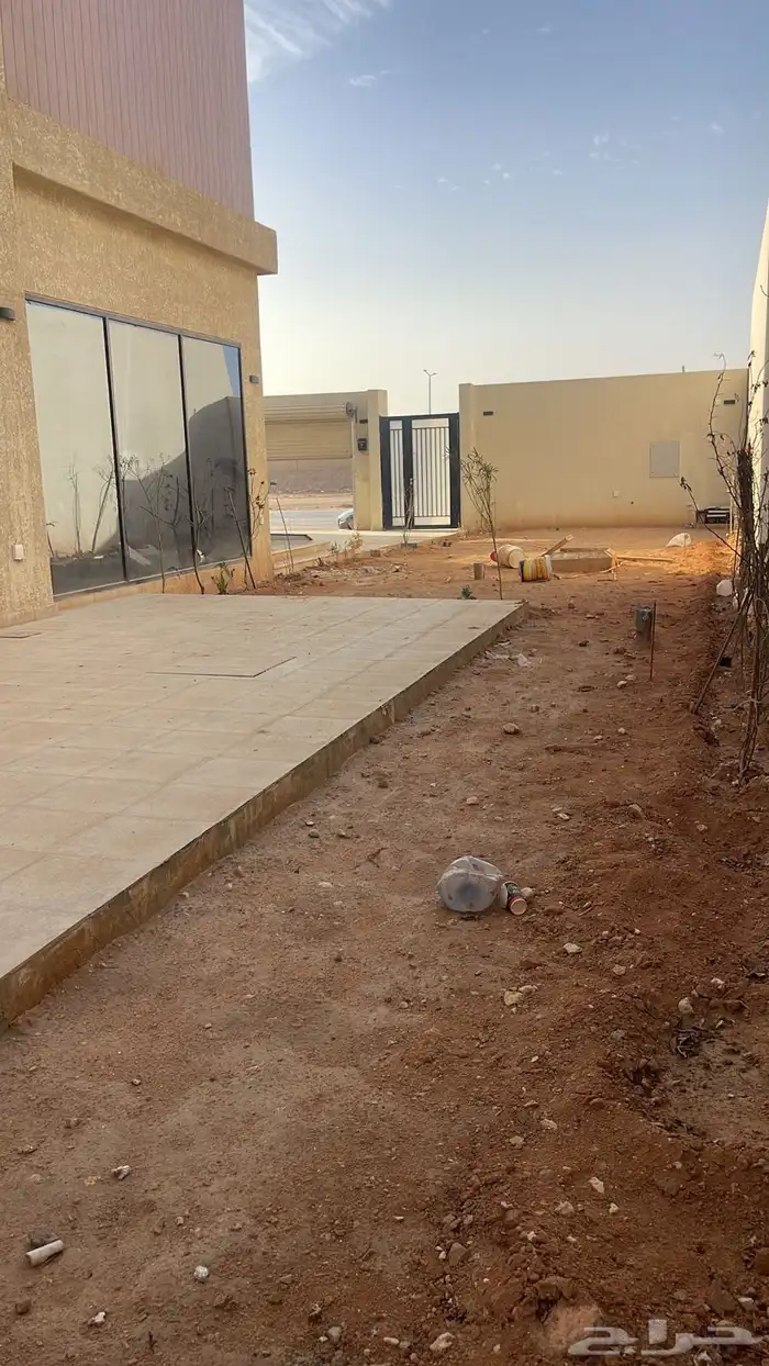 للبيع فيلا درج داخلي جديدة في مخطط المشرقية في الجنادرية 9