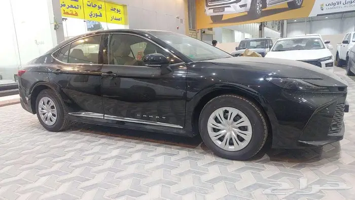 تويوتا كامري بنزين 2025 وارد الساير اسود 7