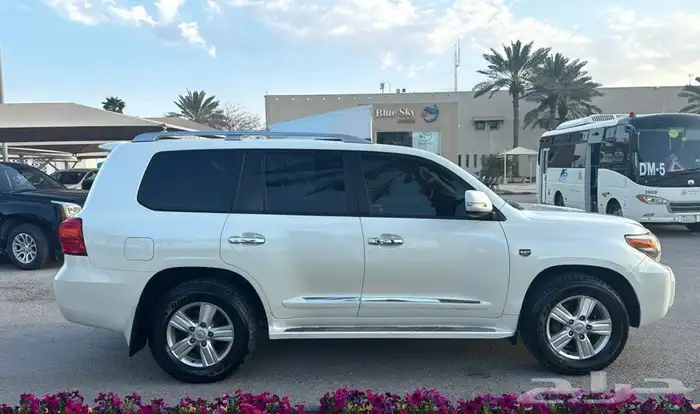 لاندكروزر GXR 2015 v8 2