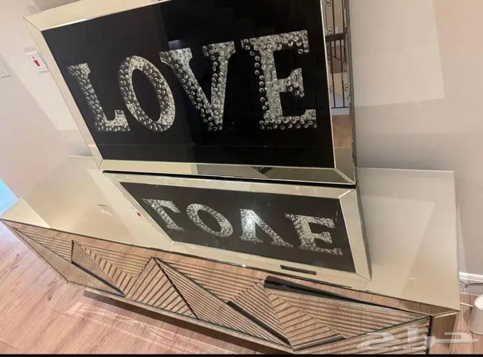 لوحه مكتوب فيها LOVE قزاز 0