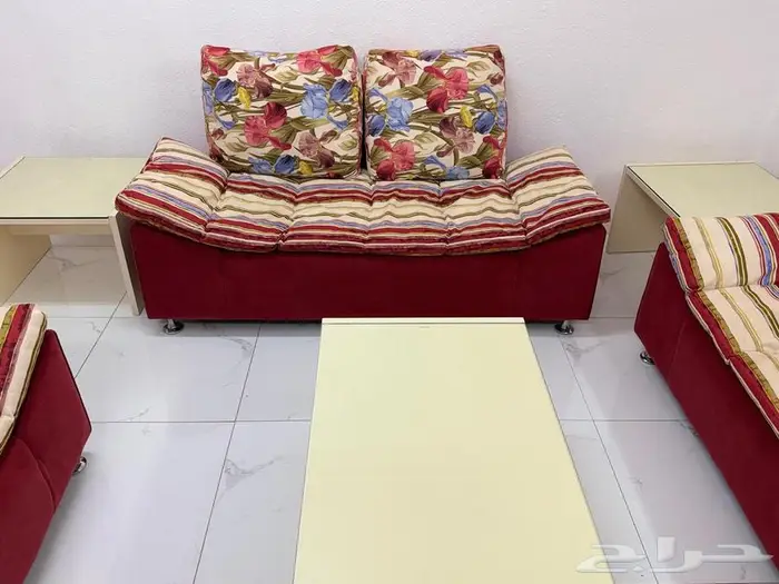 طقم كنب مودرن ل 7 أشخاص مع طاولاته للبيع 2