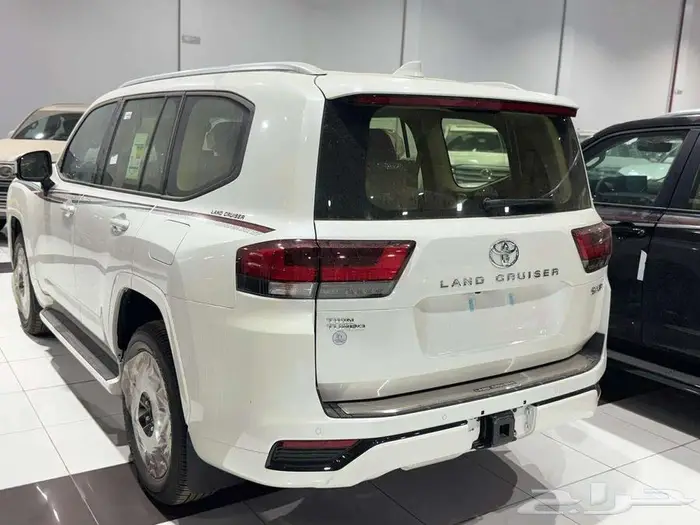 جي اكس ار L4 بريمي بنزين 2025 اللون ابيض واسود 3
