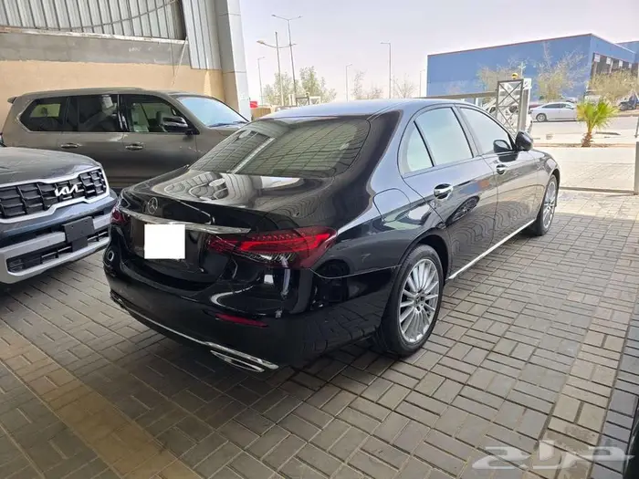 مرسيدس اي 250 موديل 2021 لون اسود 4